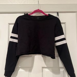 FOREVER 21 CROPPED SWEATSHIRT